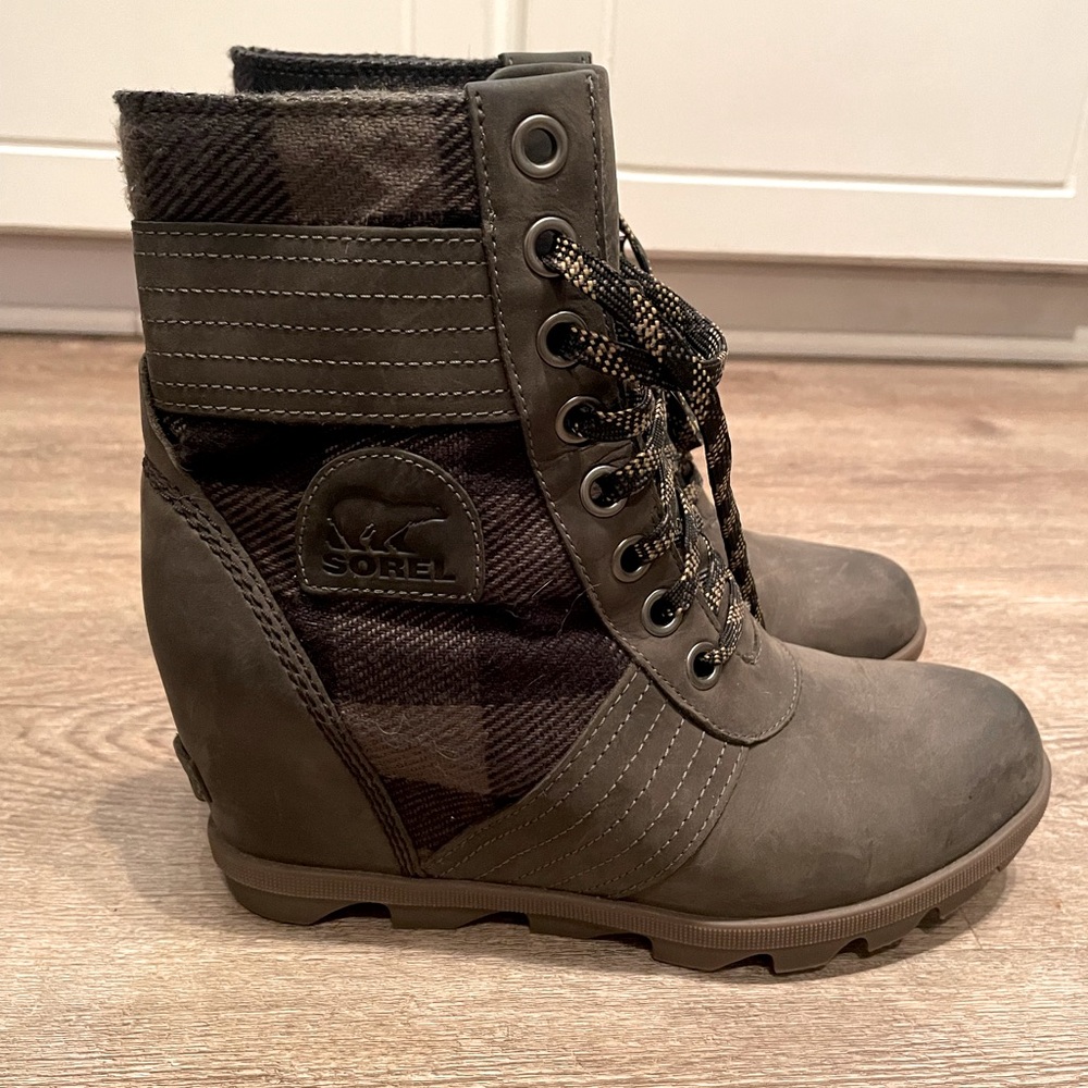 EUC! Sorel Lexie Wedges size 9